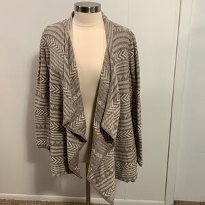 Lucky Brand Gray and White Jacket, Size Large. Good condition, Lg sides to wrap